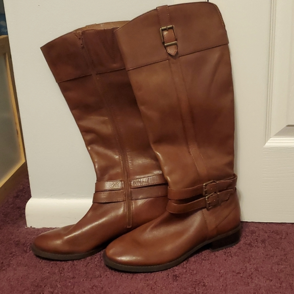Knee high brown leather 👢 boots